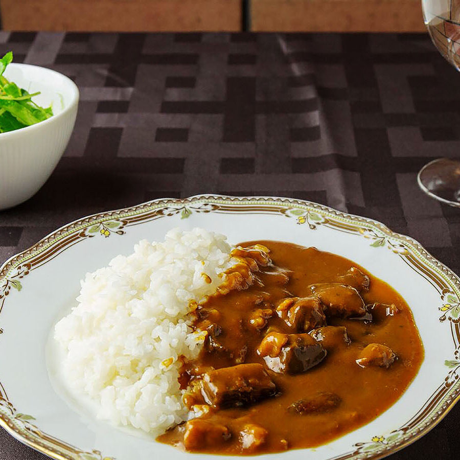 セントラルホテル鴨嶋で愛され続けている ビーフカレーをレトルトにしてみました。