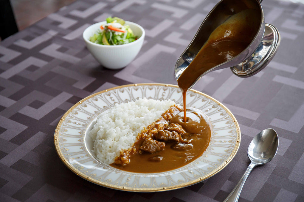 セントラルホテル鴨嶋で愛され続けている ビーフカレーをレトルトにしてみました。